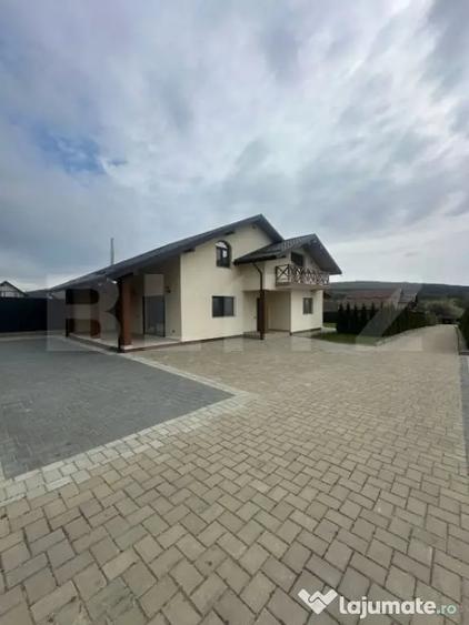 Casă cu 5 camere cu Teren 1600 Mp în Central