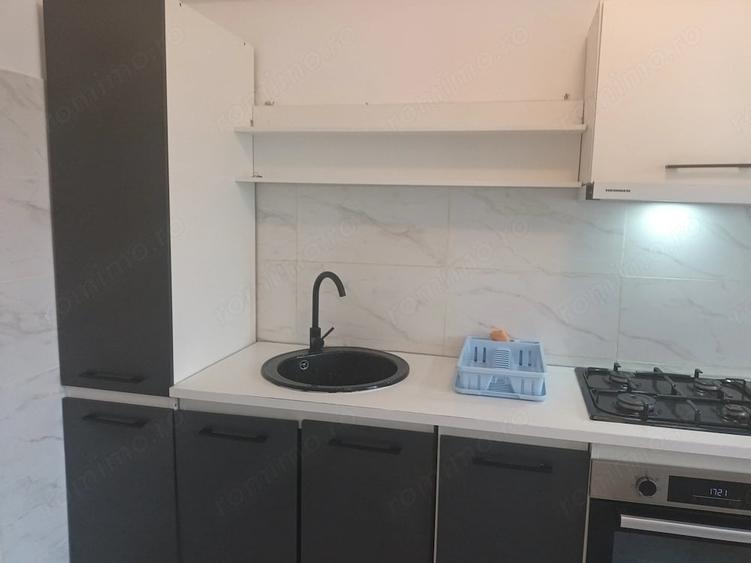 Apartament cu 4 camere decomandat în Medicină
