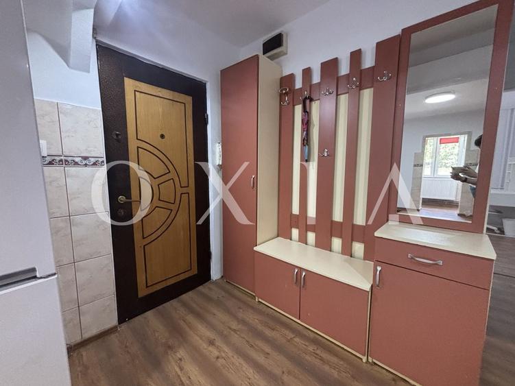 Apartament cu 3 camere decomandat, mobilat în Cetății