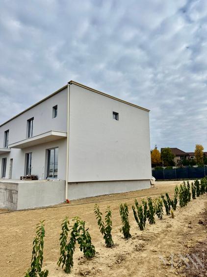 Duplex cu 4 camere cu Canalizare în Dealuri Oradea