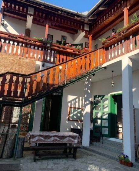 Casă individuală cu 6 camere cu Teren 641 Mp în Central