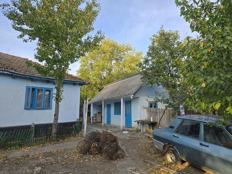 Casă cu 4 camere cu Teren 2400 Mp în Corbu