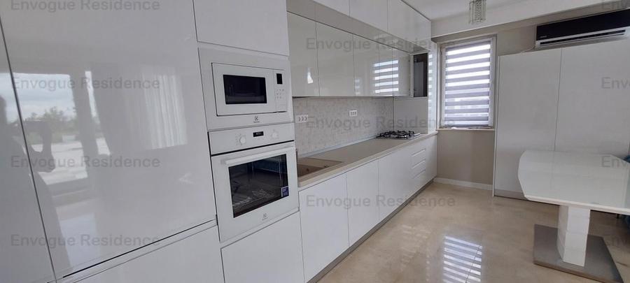 Penthouse cu 5 camere decomandat în Militari