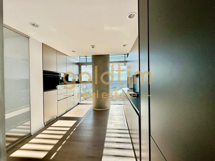 Apartament cu 4 camere semidecomandat, mobilat în Floreasca