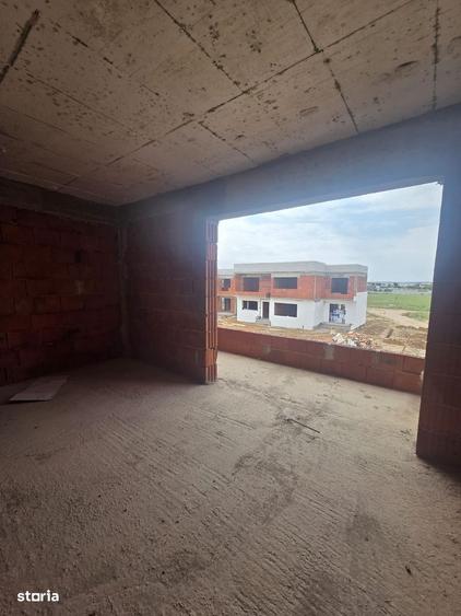 Casă cu 4 camere în Preajba
