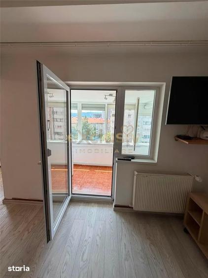 Apartament cu 3 camere decomandat în Est