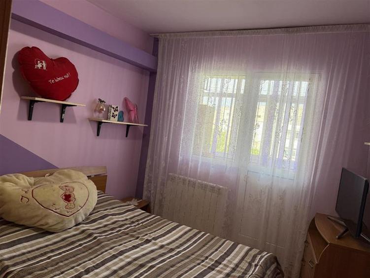 Apartament cu 4 camere decomandat, mobilat în 9 Mai