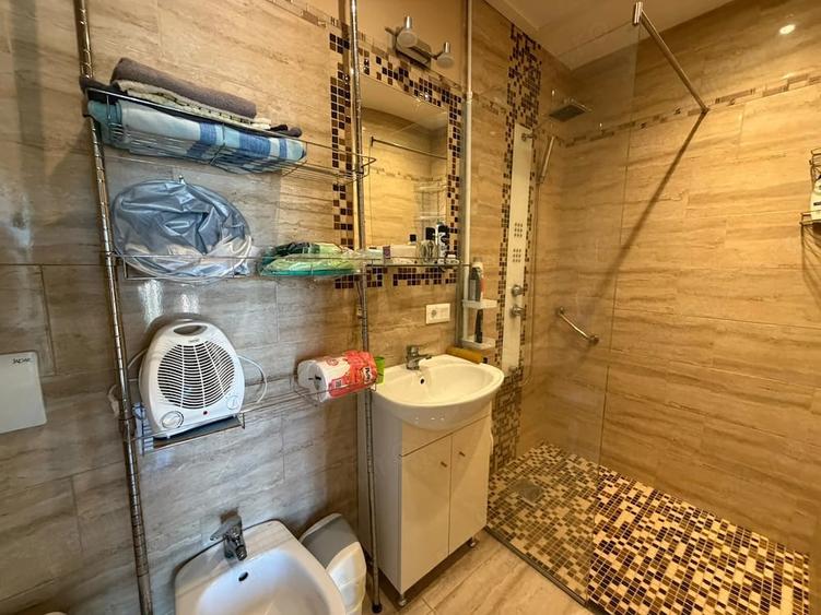 Casă cu Teren 175 Mp în Central