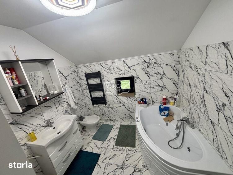 Casă cu 5 camere cu Teren 960 Mp în Central