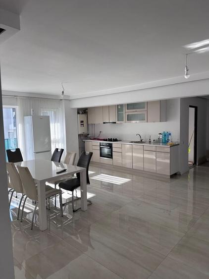 Apartament cu 3 camere în Florești