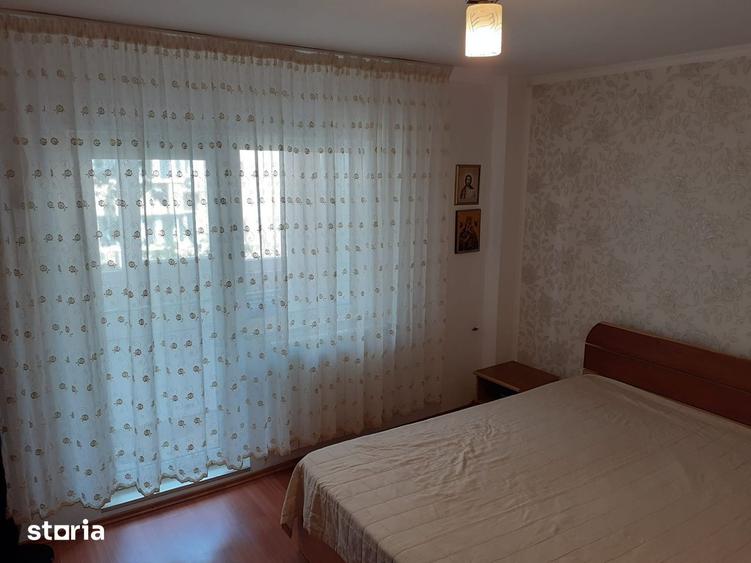 Apartament cu 3 camere decomandat în Nerva Traian