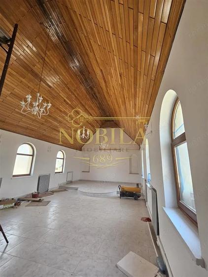 Spațiu comercial, de 900 mp, în Borzești