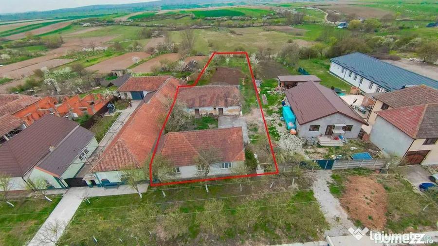 Casă cu 4 camere cu Teren 2440 Mp în Alparea