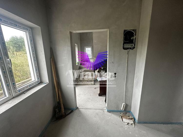 Casă individuală cu 5 camere cu Canalizare în Exterior Est
