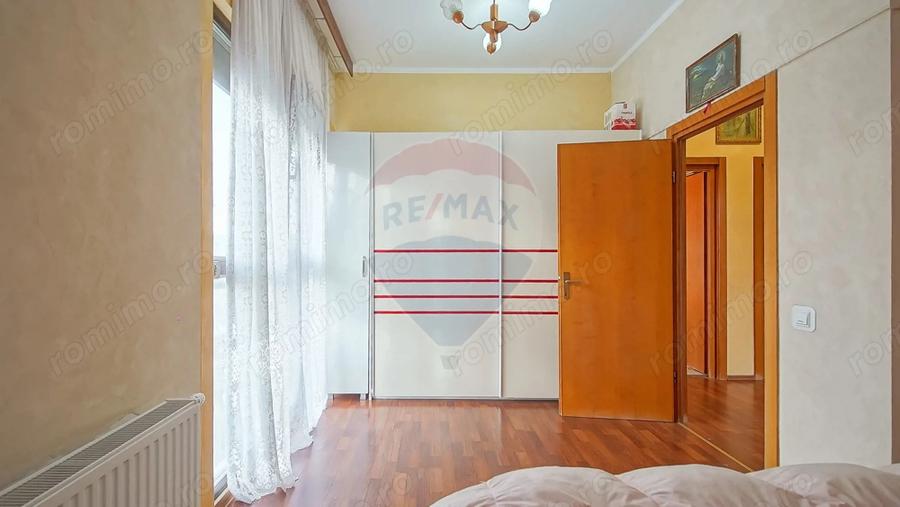 Casă cu 4 camere cu Teren 443 Mp în Tractorul