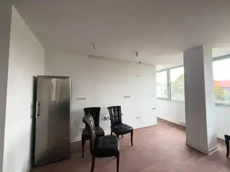 Apartament cu 4 camere decomandat în Dămăroaia