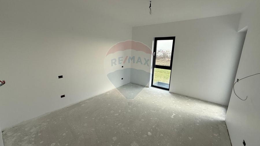 Casă individuală cu 4 camere cu Teren 330 Mp în Obor