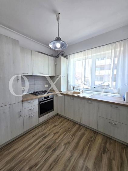 Apartament cu 3 camere decomandat, mobilat în Buziașului