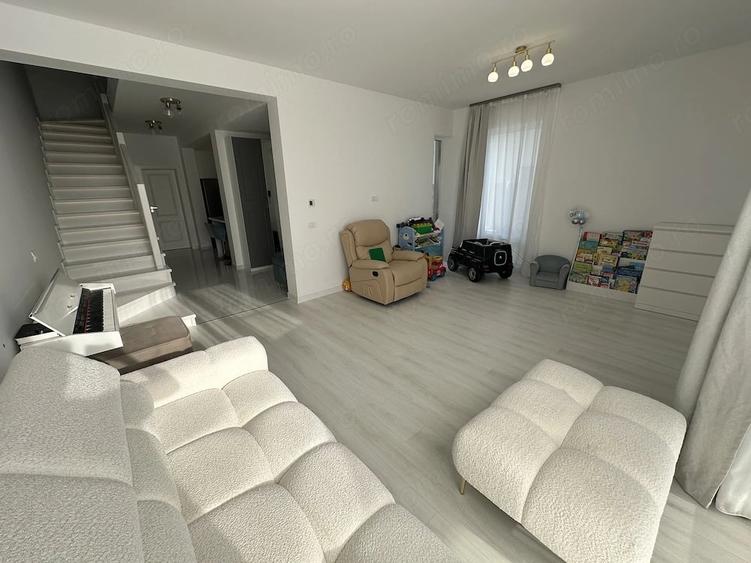 Casă cu 4 camere cu Teren 275 Mp în Sud