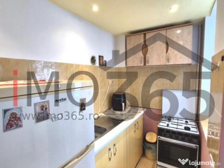 Garsoniera Craiovei Et.3 mobilat vedere strada - 3