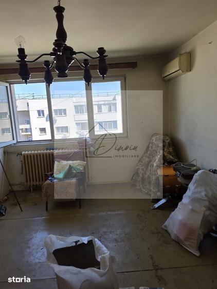 Apartament cu 3 camere semidecomandat în Titan