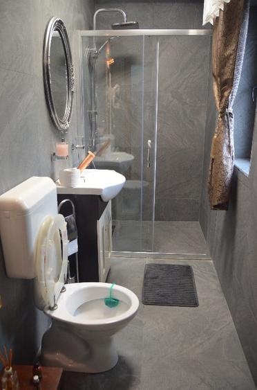 Casă cu 8 camere cu Teren 500 Mp în Central
