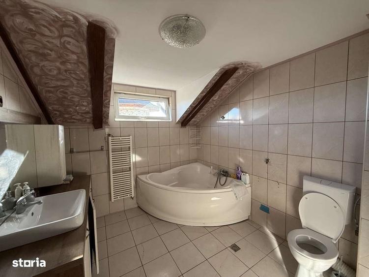 Apartament cu 3 camere decomandat în Exterior Vest