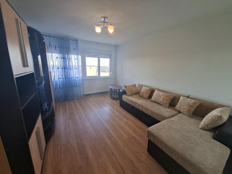 Central, langa Piata 700 - 2