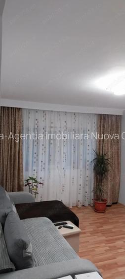 Navodari, vand apartament 3 camere decomandat , zona sud, cu gaze