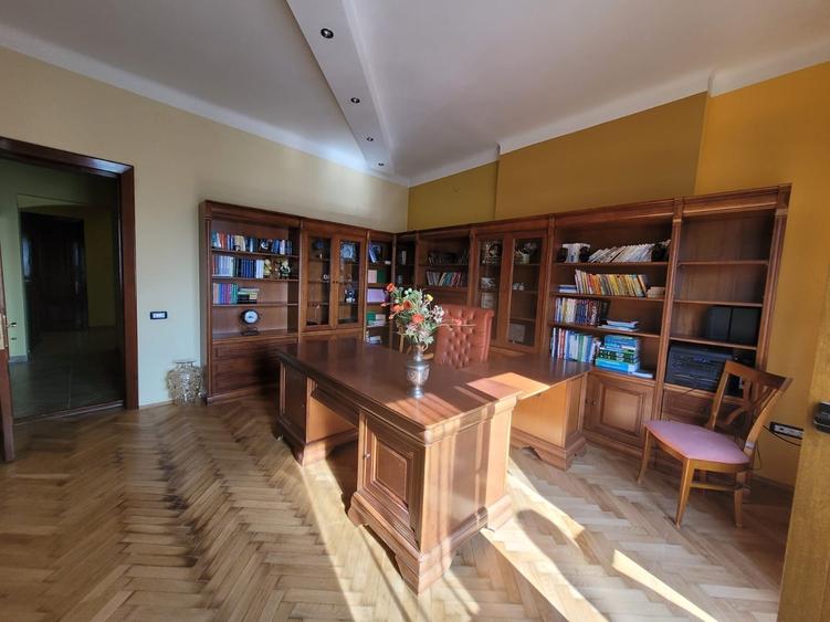 Vând apartament ultracentral 170 mp et 2 - 6