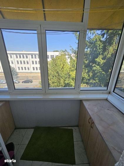 Apartament cu 4 camere decomandat în Central