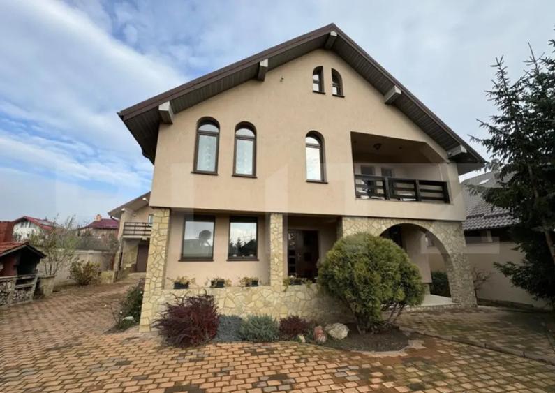 Casa impresionanta , 250 mp , cu gradina generoasa 1000 mp , - 2