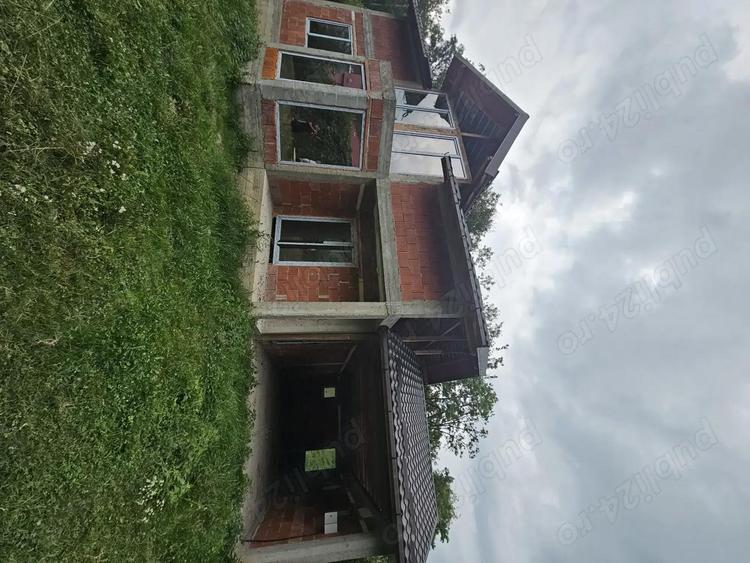 Casa noua la ro?u, 231mp, teren 1067mp, garaj - 3