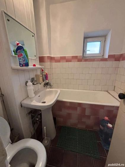 De vanzare 4 camere, zona ultracentrala, etaj intermediar, 68.900 euro - 3