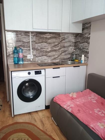 Inchiriez garsoniera de 15 metri patrati la etajul 4 - 4