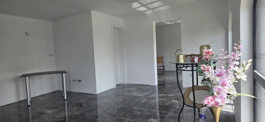 CASA cu spatiu comercial la etaj la 108.000 neg. - 16