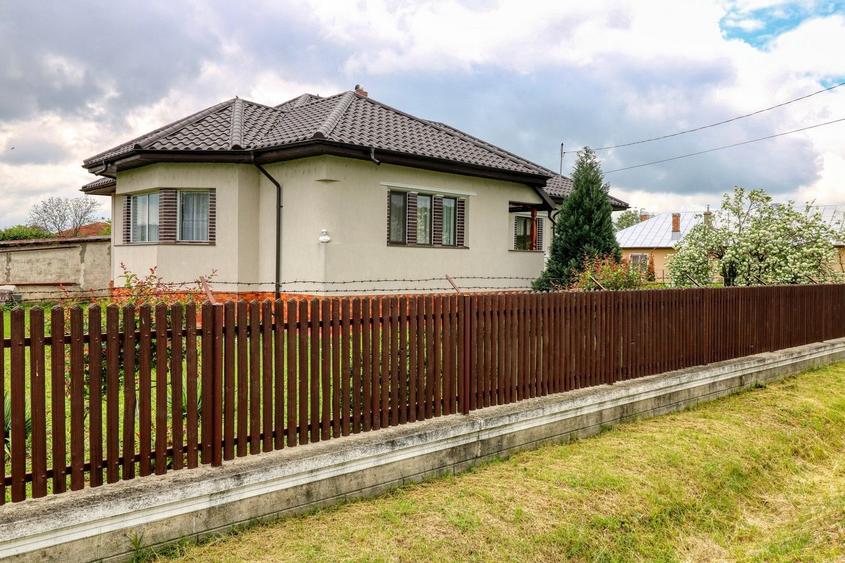 Oportunitate - Casă boierească  de poveste- 7000 mp teren - 3