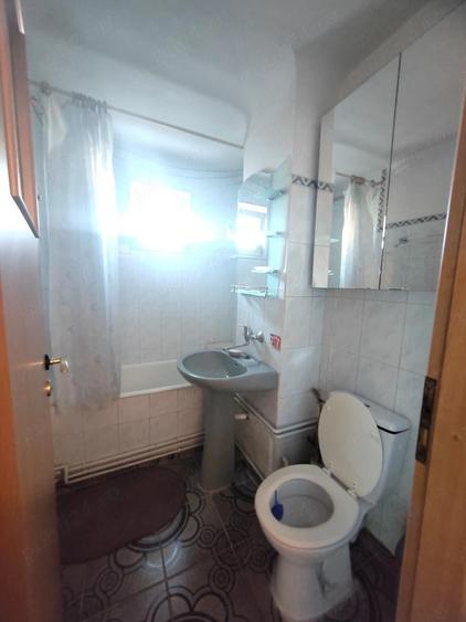 Apartament 3 camere, decomandat - 5