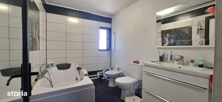 Casa spa?ioasa cu piscina ?i teren 1507 mp in Sat Costi - 13