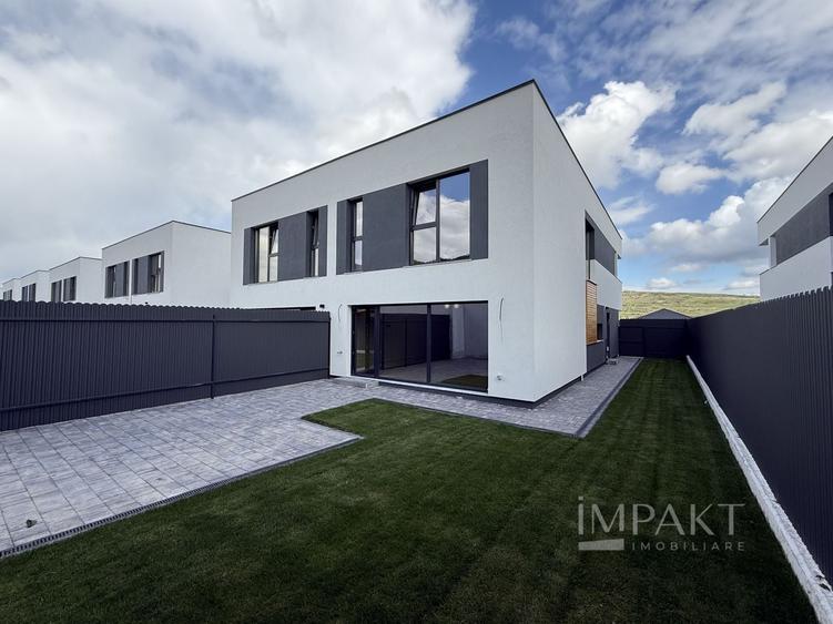 Duplex cu 4 camere cu Canalizare în Chinteni