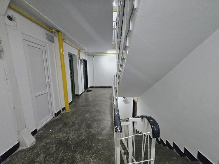 Apartament 3 camere Decomandat Toporasi Etaj 2 - 8