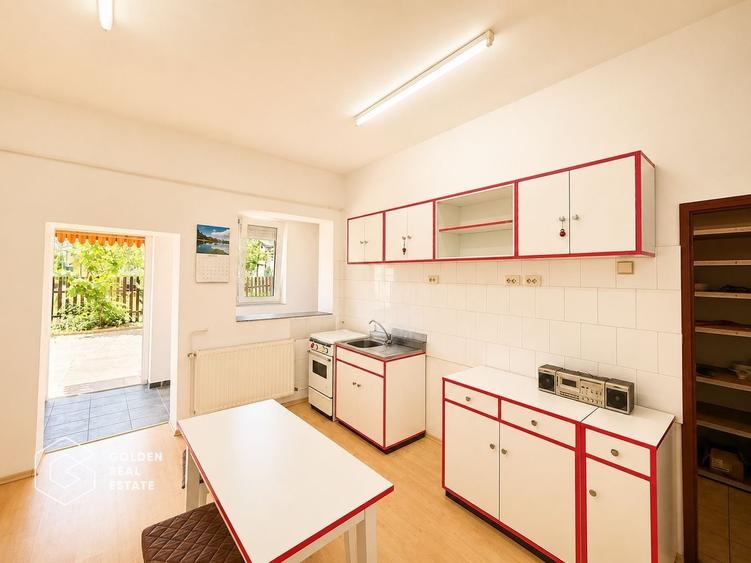 Casa cu teren 688 mp, 2 corpuri de cladire, Parneava - 1