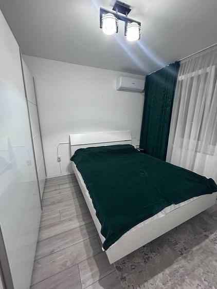 Apartament cu 3 camere decomandat, mobilat în Titan