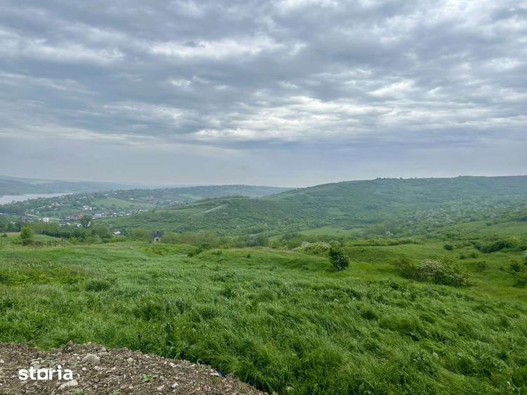 Teren de 5100 mp, în Aroneanu