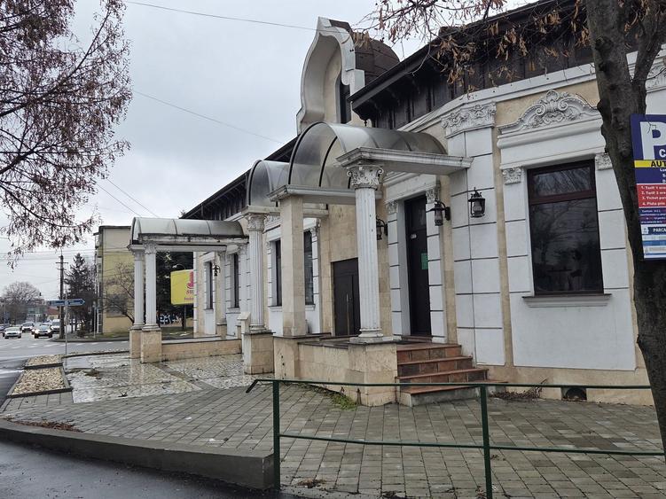 Cladire de Inchiriat/vanzare Ultracentral 600mp - 1