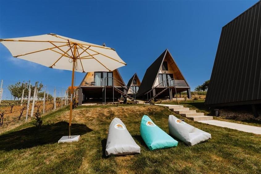 COMPLEX TURISTIC | SAT RONTAU | ZONA BAILE 1 MAI | BIHOR - 1