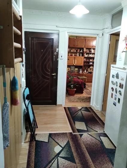 schimb apartament 2 camere decomandat et.3 cu similar parter sau et.1 - 5