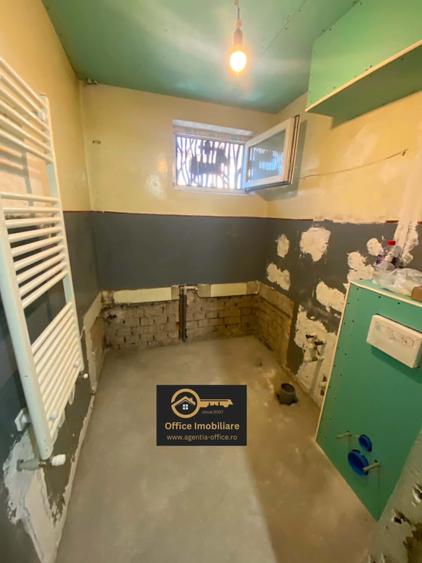 Apartament cu 3 camere semidecomandat în Săsar