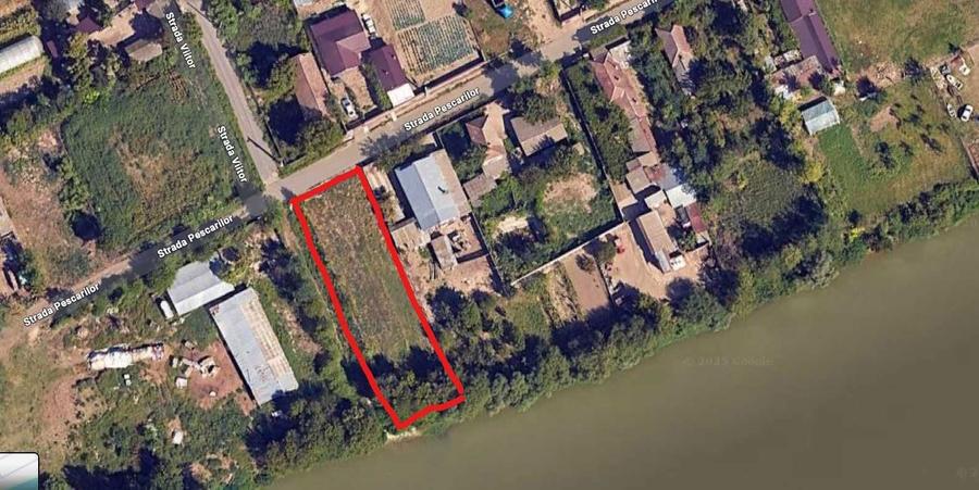 Vand teren intravilan cu deschidere la apa, asfalt, utilitati - 1