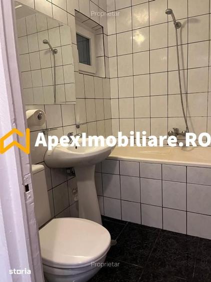 Apartament cu 3 camere decomandat în Tei